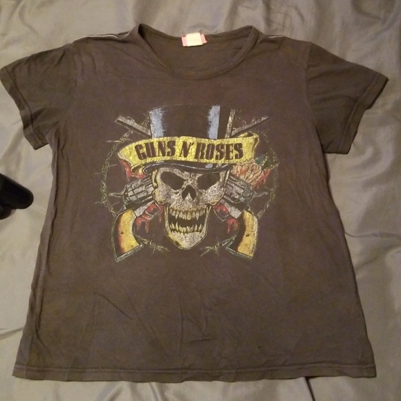 Tops - 💥$5 sale💥Vintage guns and Roses tee